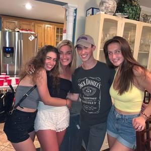 Meet your Posher, Brooke